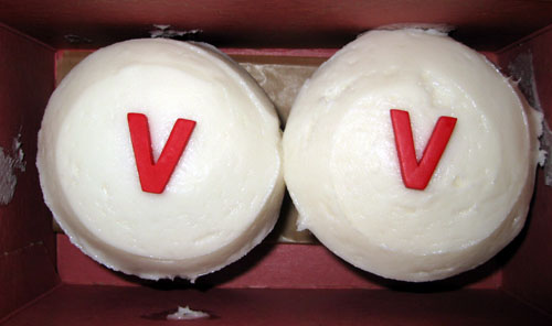 sprinkles red velvet. vegan red velvet cupcakes.